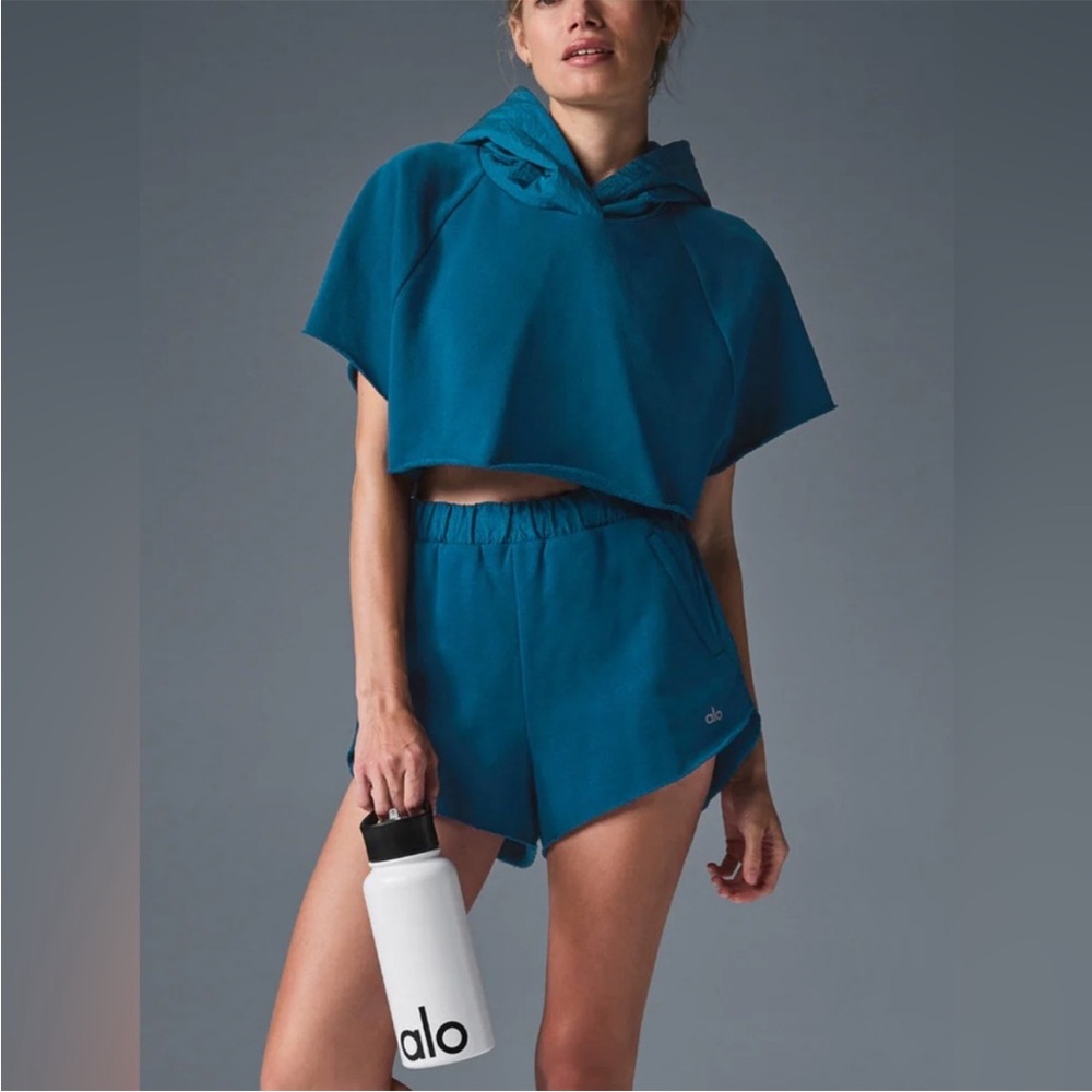 Alo Yoga Cropped In The Air short sleeve hoodie